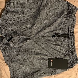 Luluemon Seawheeze linerless 7” short mens XL